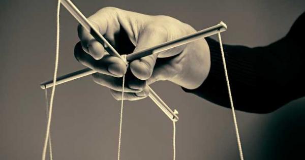 Всички знаем какво е чувството да бъдем емоционално манипулирани Това