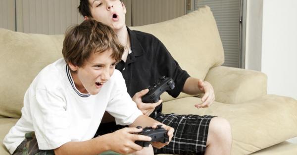 Стоенето часове наред пред електронни устройства – компютри таблети смартфони