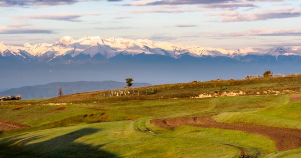 Пирин е зашеметяващ с назъбените си планински върхове Те се