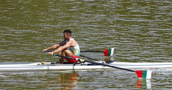 Флотилията от 326 лодки на световното първенство по гребане в