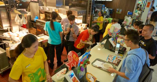 Прекарах четири години от 18 до 22 работейки в Макдоналдс