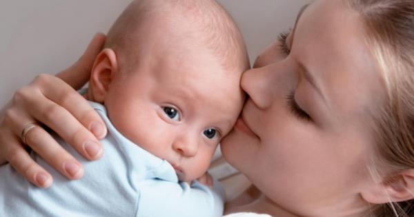 Лицето ѝ ме грабва Тя не е на шест а