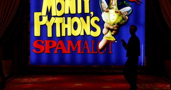Ако обичате култовата класика Монти Пайтън и Светия граал 1975