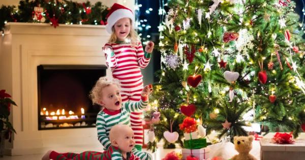 Новогодишните украси създават празнично настроение и положителни емоции но повечко