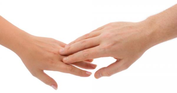 Лекият допир на друго човешко същество може да ни успокои