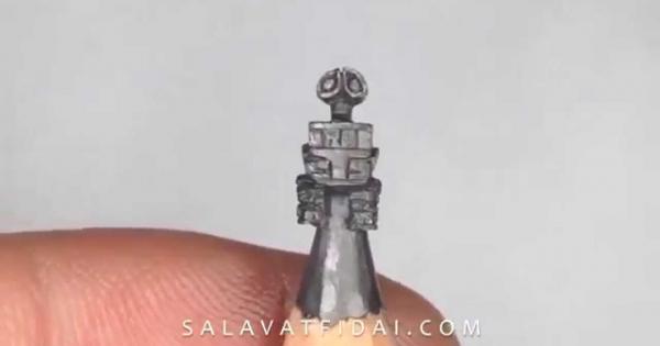 Скулпторът Салават Фидаи работи с толкова миниатюрен материал, че е