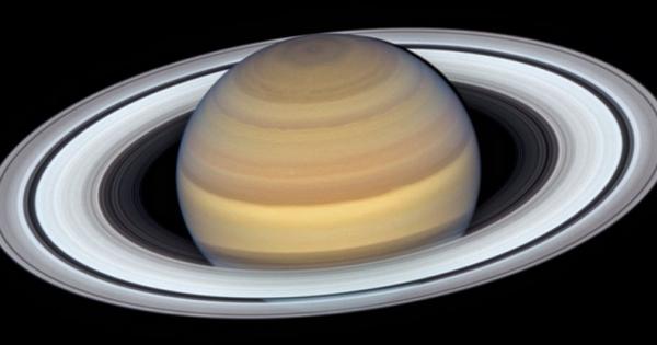На 20 юни тази година телескопът Хъбъл засне Сатурн по