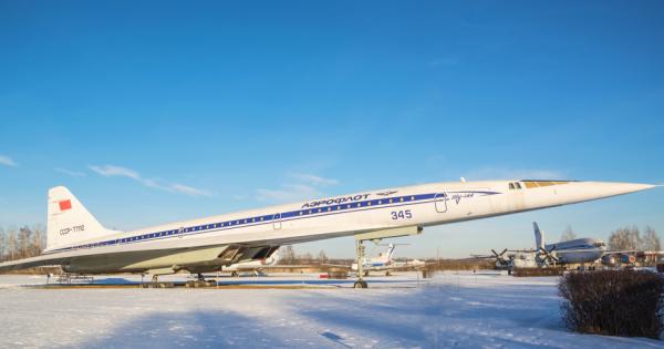 Съветското правителство публикува концепцията на Ту-144 в статия в изданието