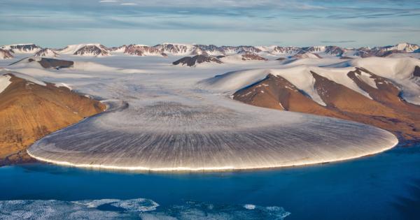 На пръв поглед този ледник в североизточна Гренландия наречен Слонски крак