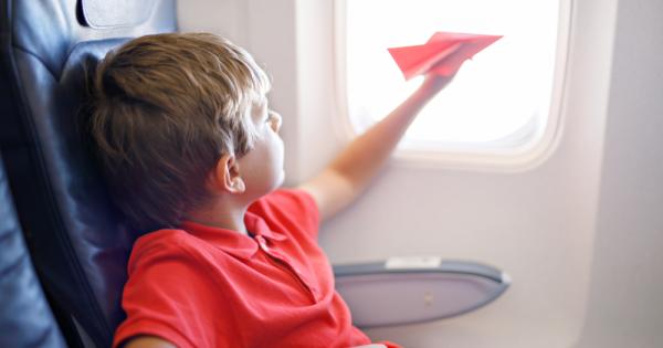 Предстои ви пътуване с дете със самолет, но не знаете