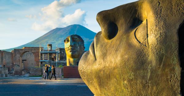 Преди по малко от 2000 години най обикновен строител решава да надраска