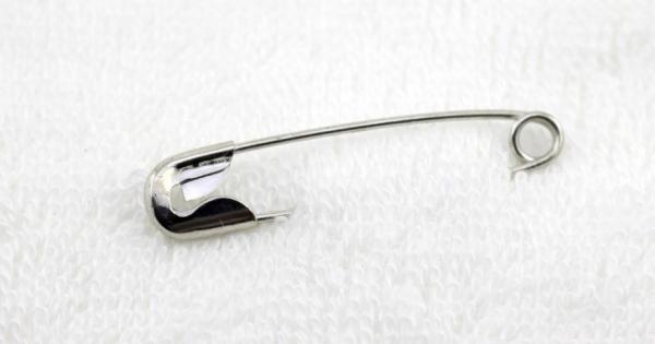 Американецът Уолтър Хънт патентова безопасната игла Той я изобретява по