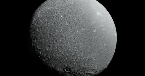 Учените изучаващи Диона – един от естествените спътници на Сатурн