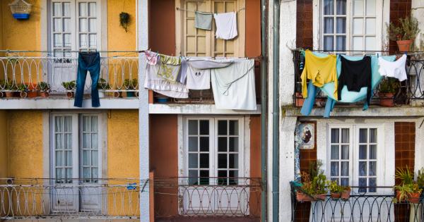 Една семейна двойка се преместила да живее в нов апартамент