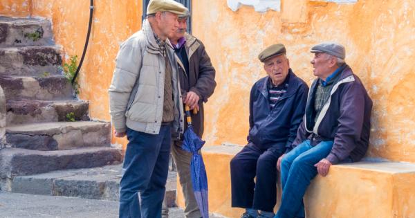 На остров Сардиния живеят над шест пъти повече столетници, отколкото
