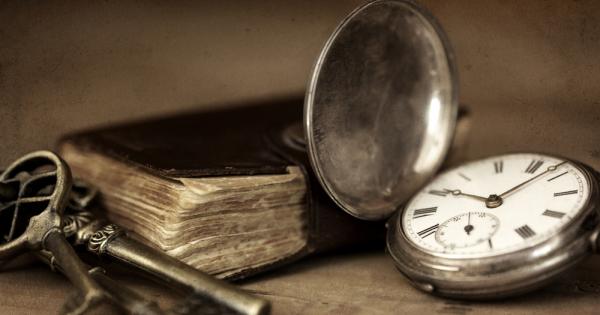 Известният роман 1984 на Джордж Оруел описва всевиждаща държава която