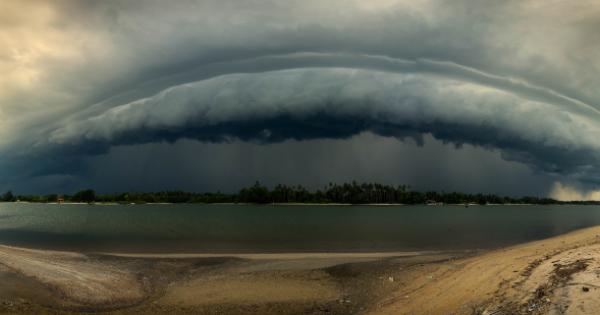 Освен една от най красивите и романтични гледки в природата облаците