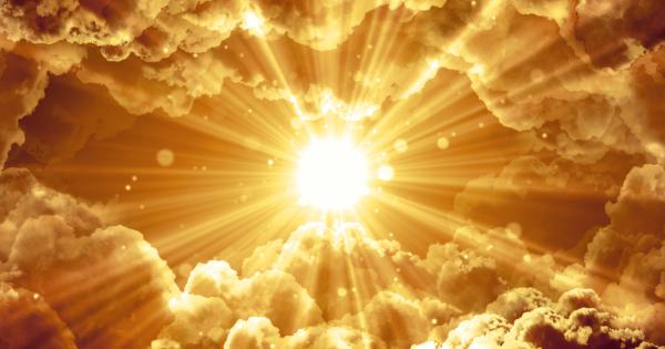 В началото Бог създаде Вселената и всички хора И те съзнавали