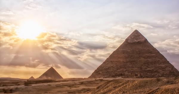 В продължение на 3871 години Хеопсовата пирамида извисяваща се гордо