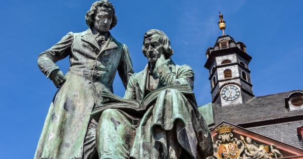 Детството е когато тичаш през нощта от тоалетната и се