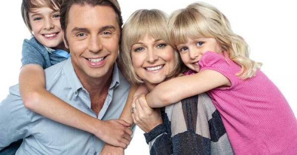 Американски психолози доказват че бащите и майките несъзнателно отделят повече време