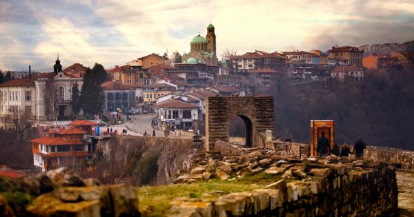 Градовете построени върху скали ни предоставят забележителен контраст между природата