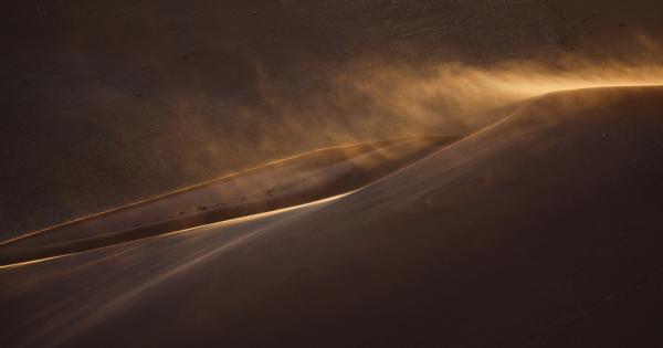 Знаете ли че вятърът подхваща частици прах от пустинята пренася