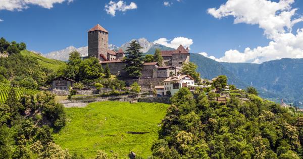 Италия планира да раздаде над 100 исторически замъка ферми и