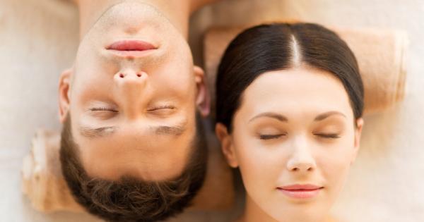 Обикновената жена има ум колкото една кокошка а необикновената –