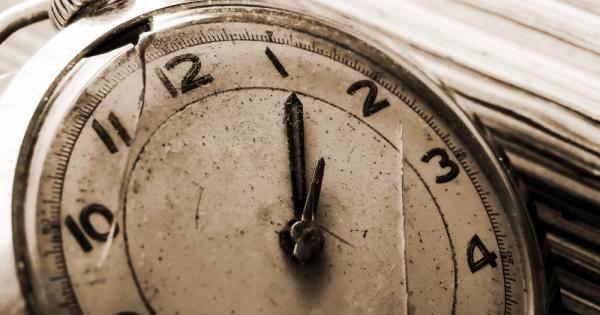 Ерика Фърнсик е работещ в Масачузетс САЩ автор на романи