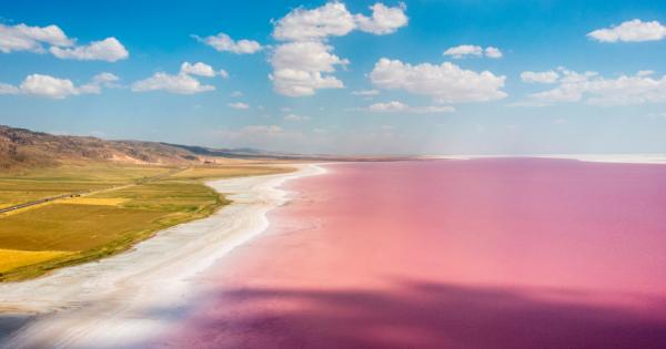 Турското Туз се оцвети в розово и се превърна във впечатляваща