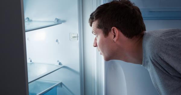 1 Замразяваме 1 наденичка стържем на рендето мажем филийка с