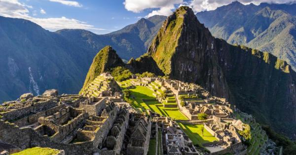 Американският изследовател Хирам Бингъм открива в Андите считания дотогава само
