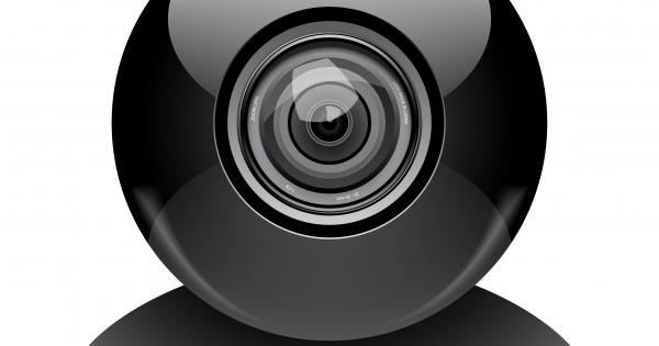 Трябва ли да залепим плътна лепенка върху камерата на лаптопа