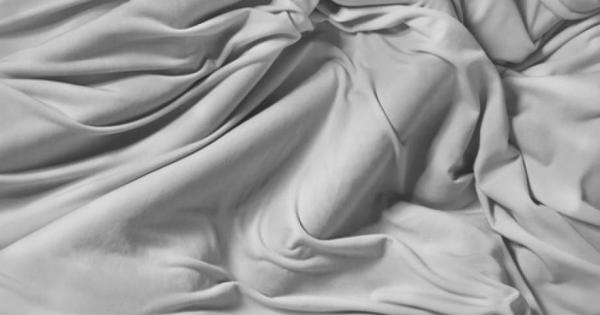 Прилежните домакини застилат всяка сутрин леглата с покривало и наистина така е