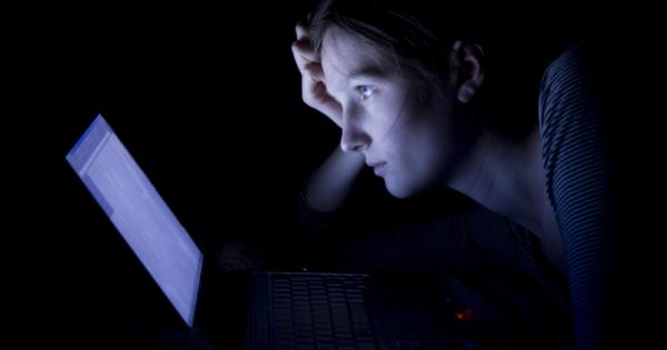 Часът е 7 сутринта Звукът на телевизора гръмва и политици