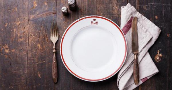 Вечеря в ресторант – уютна обстановка тиха музика за фон