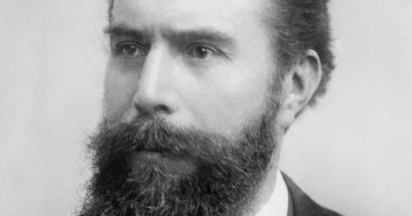 На 8 ноември 1895 г Рьонтген открива и документира електромагнитно