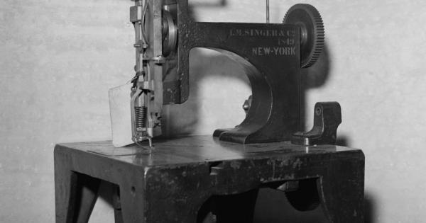 10 септември 1846 г. – Патентоват първата практична шевна машина | Обекти