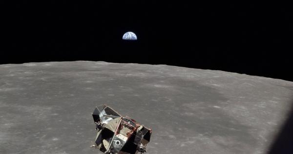 На 20 юли 1969 г пилотираният космически кораб Аполо 11 успешно