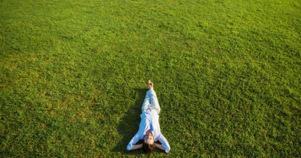 Упрекват книгите му във фактическа недостоверност а него самия –