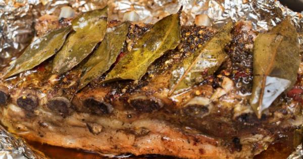 При висока температура по време на печене частици от алуминиевото фолио