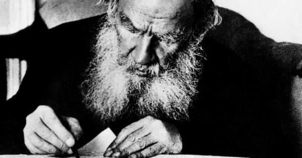 Лев Николаевич Толстой е виден руски писател и мислител  Автор е