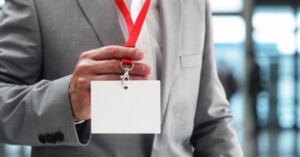 Да знаеш името на човека срещу себе си е въпрос