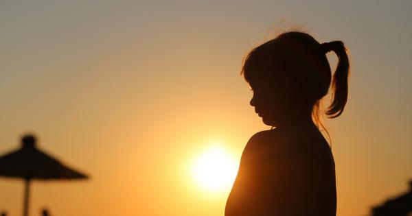 На 29 февруари 2016 г малката Еден пада в басейна