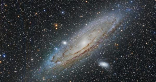 Нова снимка на нашата галактическа съседка Андромеда разкри изненадващ обект