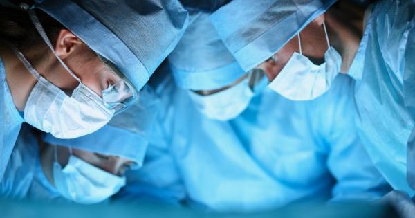 Китайски лекари са направили първото в историята успешно присаждане на