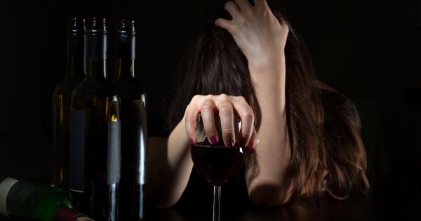 Тя е талантлива актриса и поетеса чувствителна и крехка жена