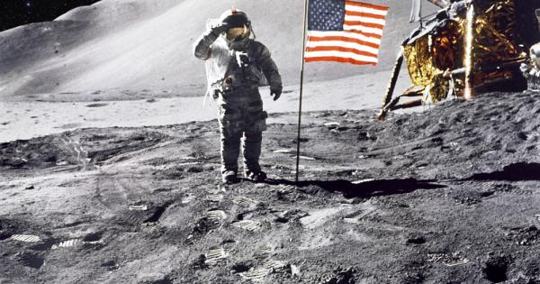 Всичките 6 флага поставен от американските лунни мисии между 1969