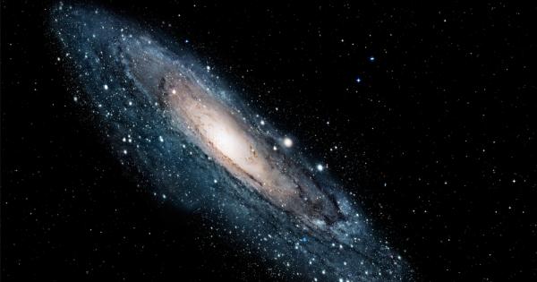 Астрономи откриха огромен облак от газ летящ право към Млечния